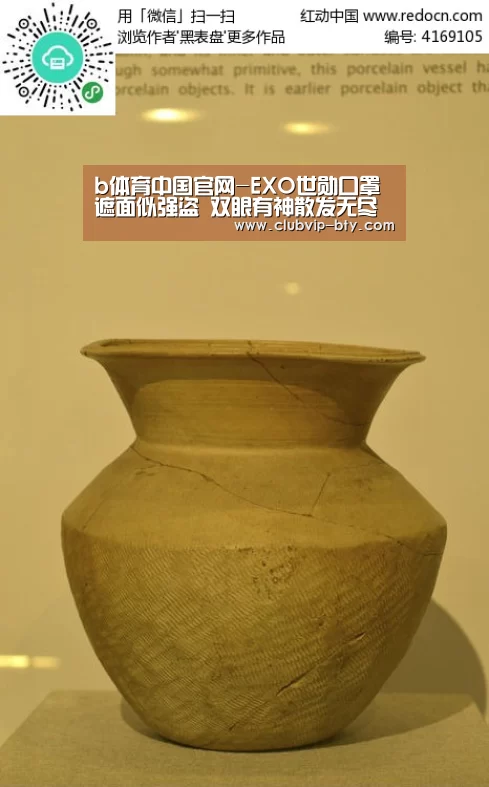 b体育中国官网-EXO世勋口罩遮面似强盗 双眼有神散发无尽魅力(图2) b体育中国官网